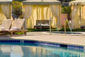 Tiburon-Lodge-pool Relaxing pool scene at the Lodge at Tiburon