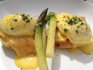 Party Girl Diet's Socialite Eggs Benedict